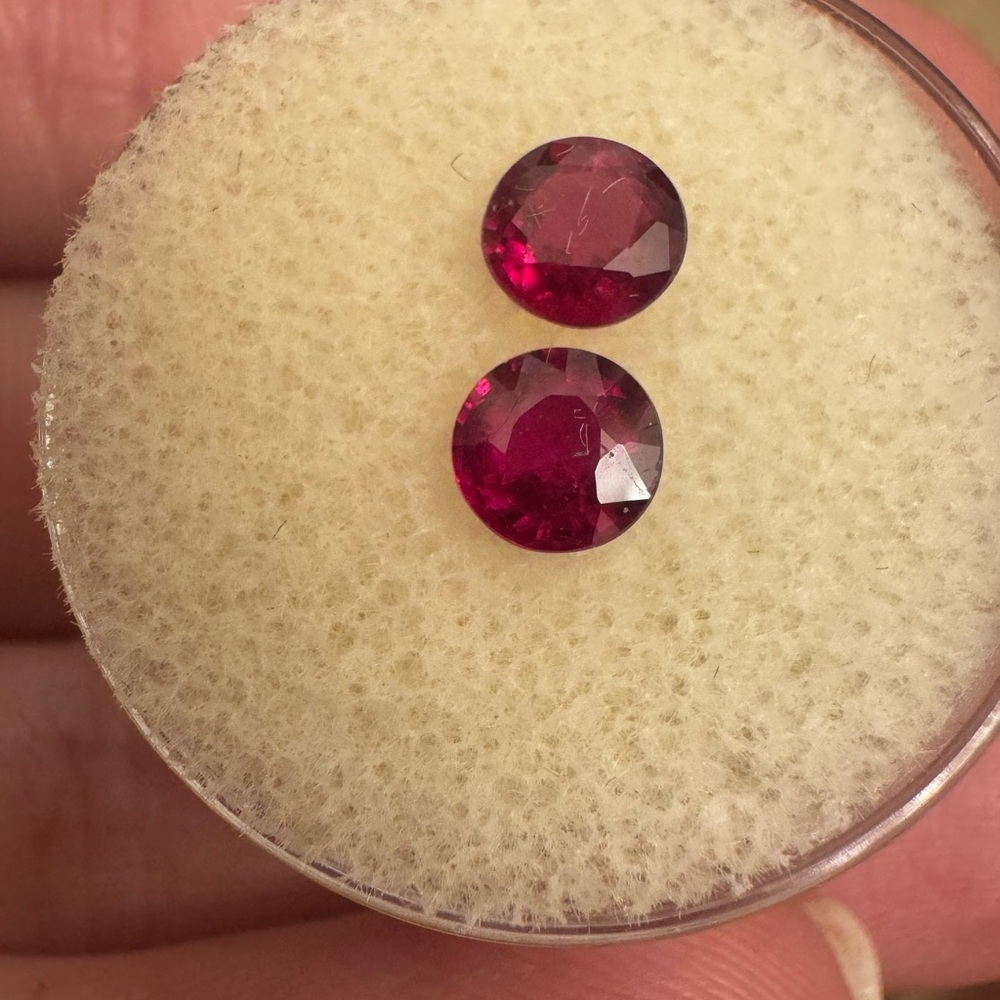 1.53ct genuine clean rubies pair in gem
Jar - Picture 9 of 13